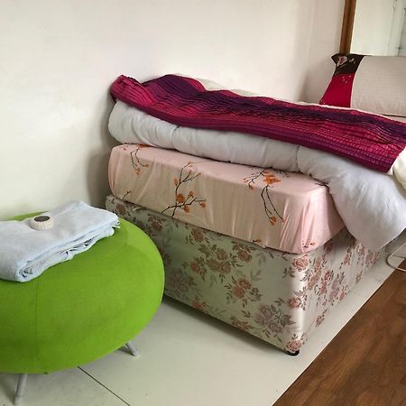 An Extra Large Room With Patio & Own Front Entrance Rotherham Rawmarsh Extérieur photo
