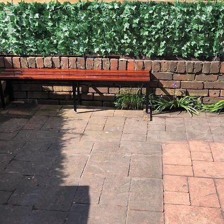 An Extra Large Room With Patio & Own Front Entrance Rotherham Rawmarsh Extérieur photo