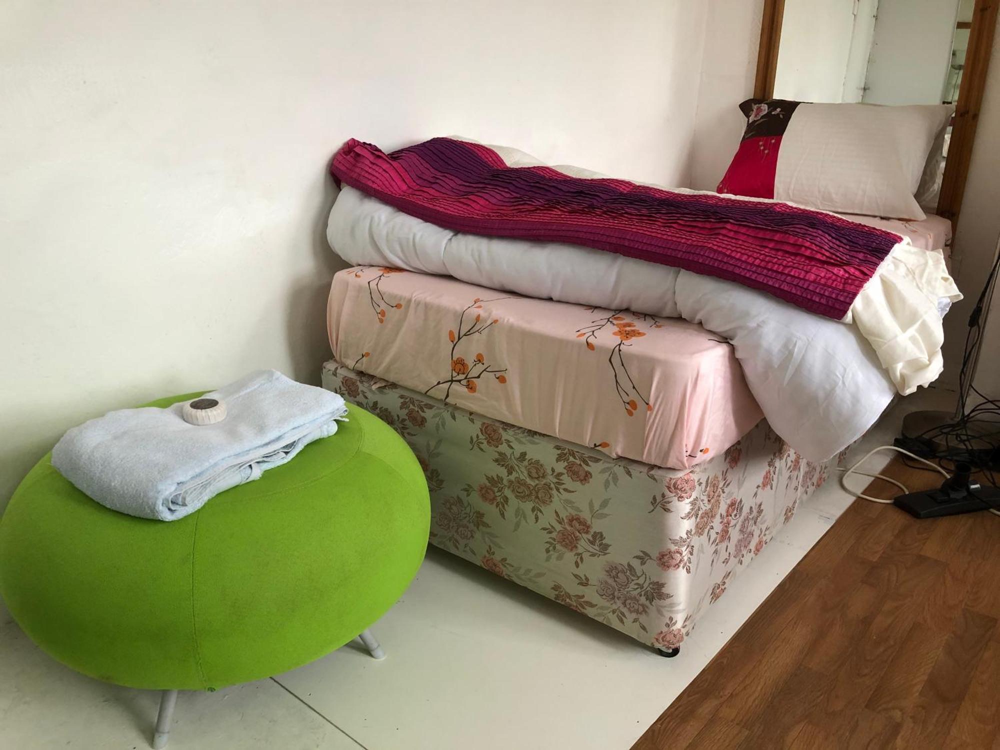 An Extra Large Room With Patio & Own Front Entrance Rotherham Rawmarsh Extérieur photo